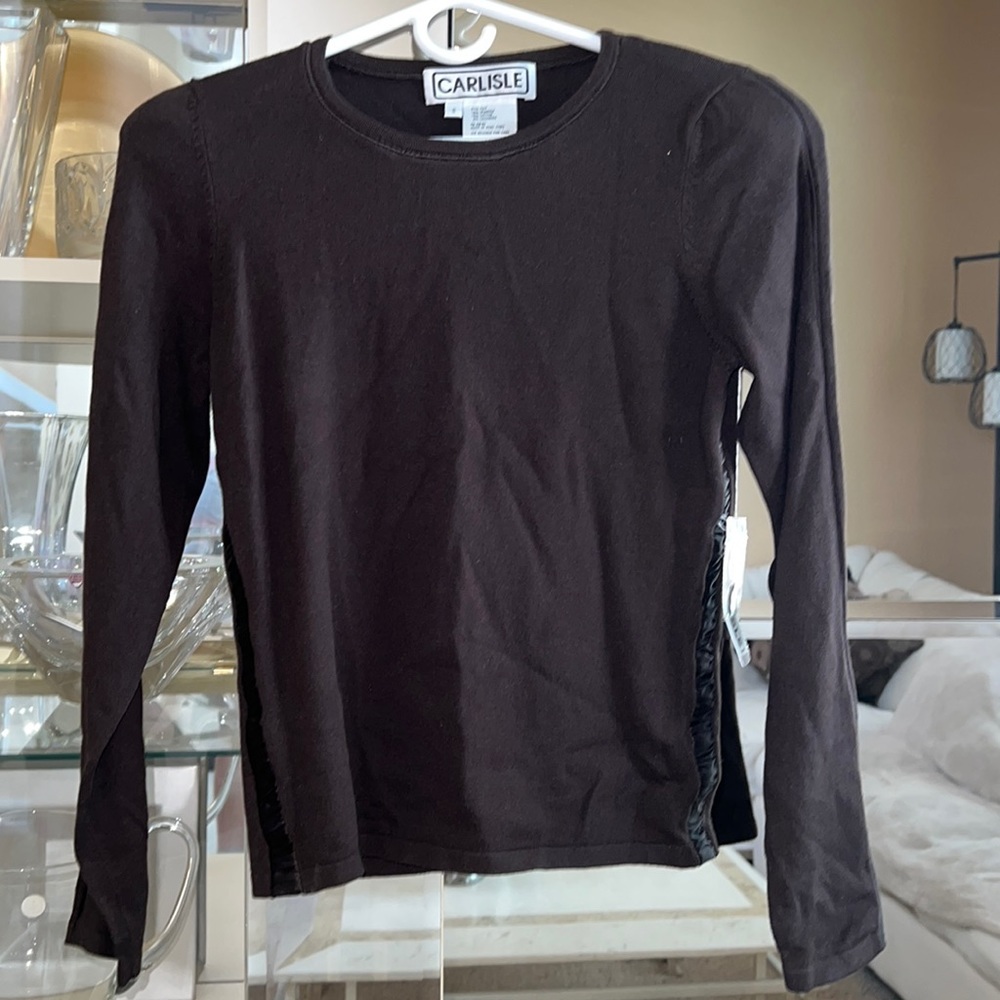 CARLISLE BROWN PADDED SHOULDER TOP🤎